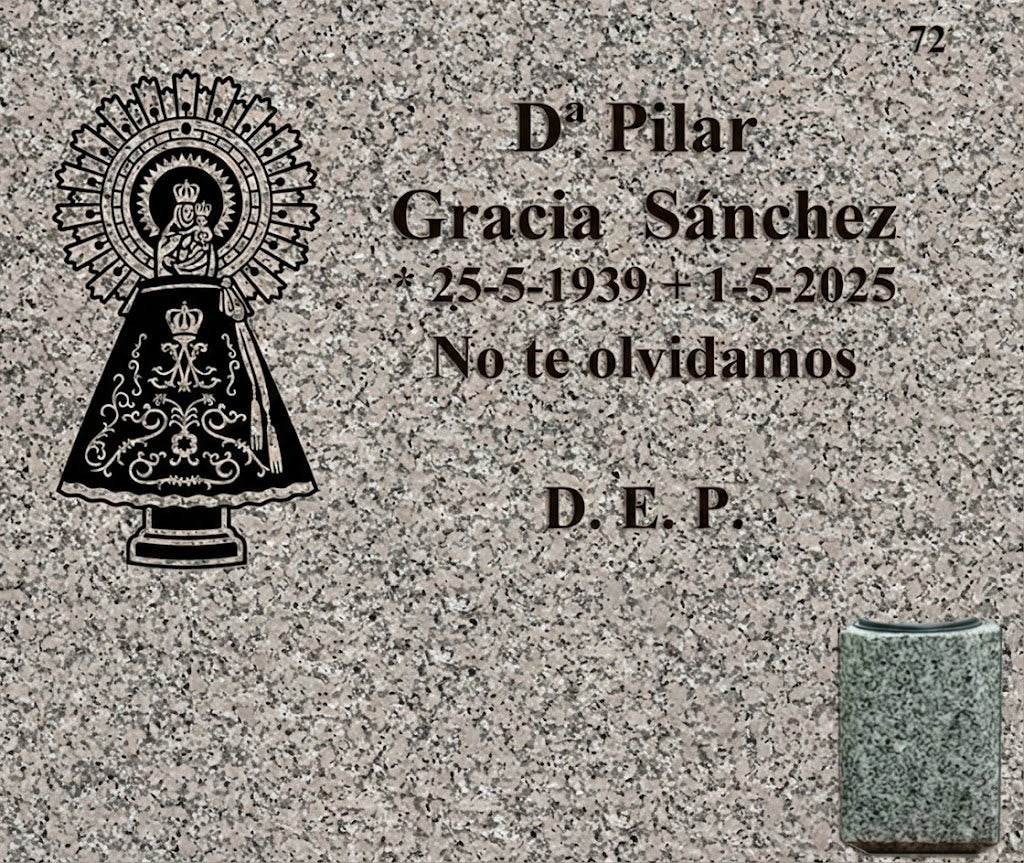 Decoración de Lápida de Nicho con Virgen del Pilar e Inscripción Grabada y jarrón para flores en Madrid