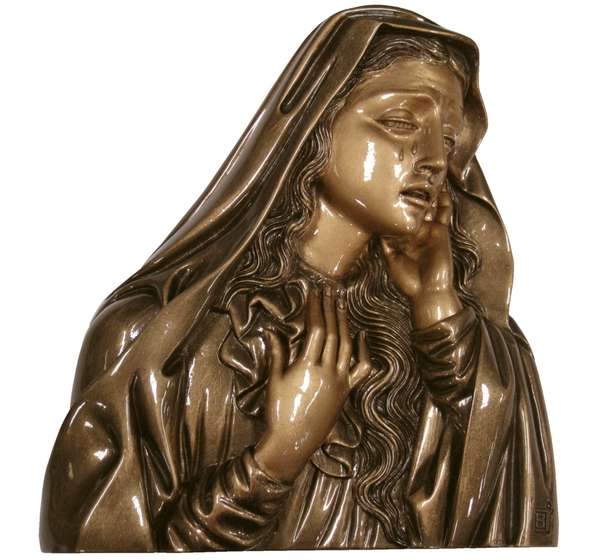 Compra el busto en perfil de la Virgen Dolorosa en marmolina de 26 cm. Una obra de gran fuerza expresiva y acabado artesanal impecable para tu hogar o altar.