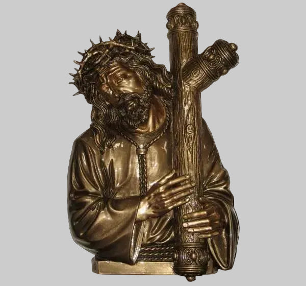 Figura de Cristo del Gran Poder en marmolina de 39 cm para la decoración de lápidas. Resistente y apta para uso exterior en cementerios.