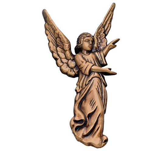 Figura de ángel en bronce para lápidas, disponible en 8 y 18 cm. Con dorso plano para pegar de forma sencilla, segura y con máxima resistencia en exteriores.