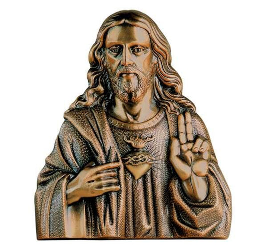 Imagen del Sagrado Corazón de Jesús en bronce de 31 cm (Ref. BR 5102). Instalación mediante taladro con pernos ocultos para máxima seguridad en lápidas.